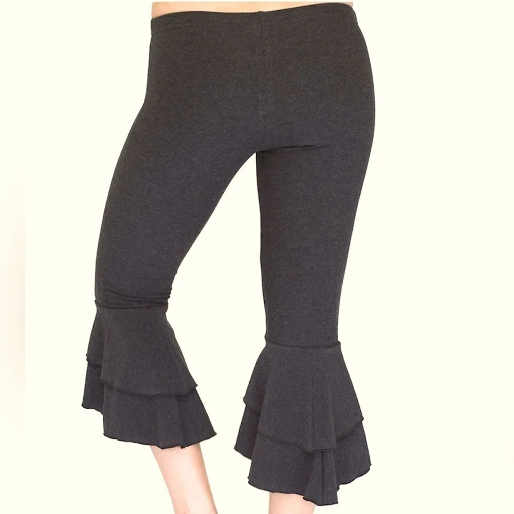Titika Split  Ruffle Hem Capri Leggings Sz 8